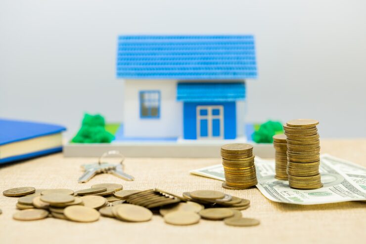 How much house can I afford based on my income - house model with coins, cash, and keys representing home buying budget